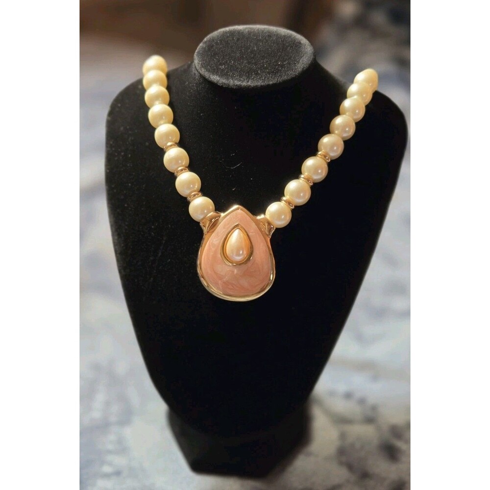 NWT Vintage Faux Pearl Napier Necklace With Gold-toned And Faux Pearl Pendant